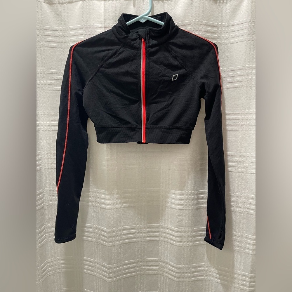 Lorna Jane long sleeve crop top black zip up
